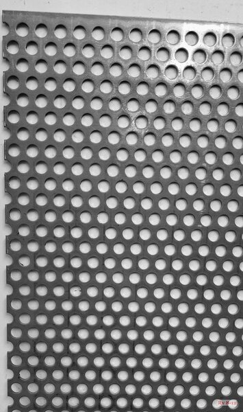 Plech ocelový děrovaný tloušťka 1,5 mm, 1000 x 2000 mm, Rv 8-12
